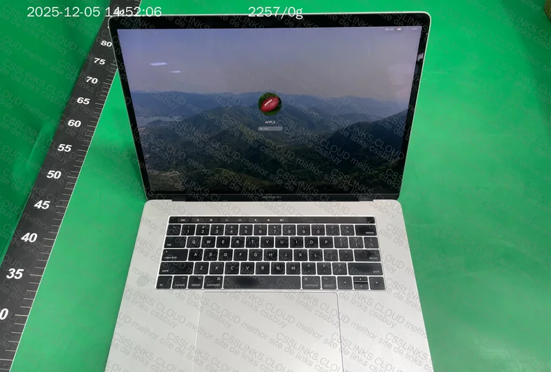 MacBook Pro 2017 - 256GB, 16GB RAM 3