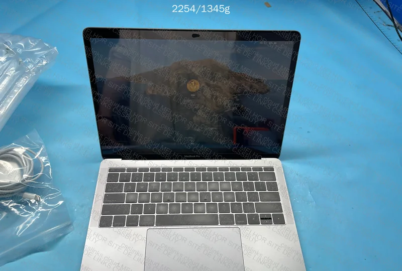 MacBook Pro 2017 i7 16RAM 3