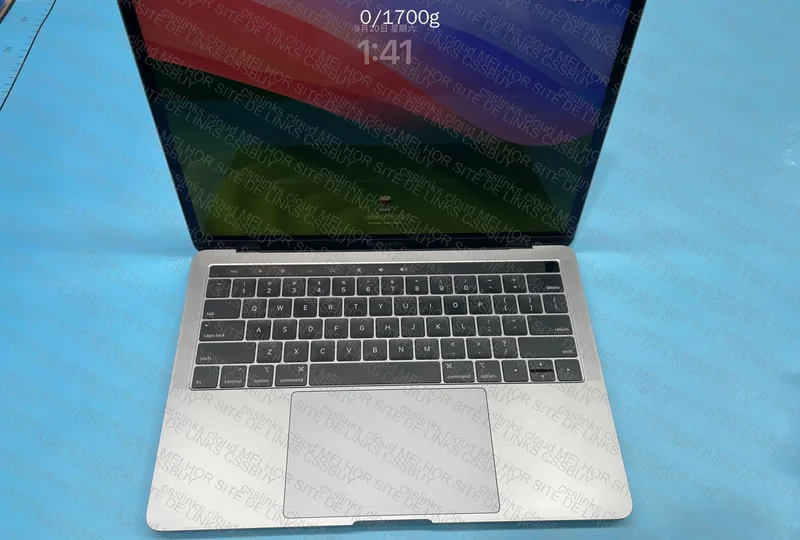 MacBook Pro 2018 8GB + 256SSD