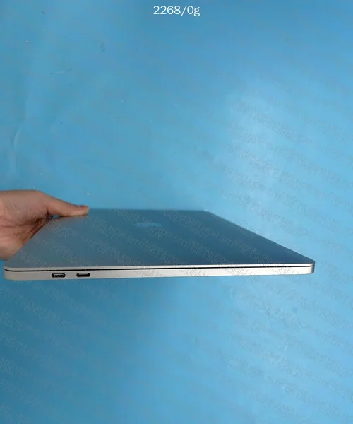 MacBook Pro 2019 8G-256 4
