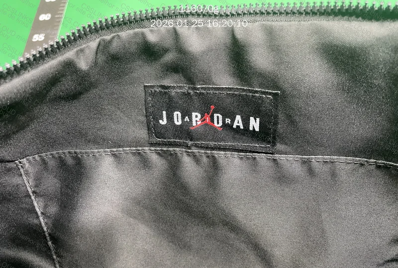 Mala de Viagem Jordan 4