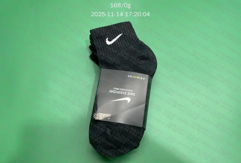 Meia cano médio Nike Preta