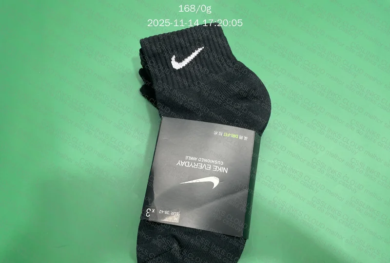 Meia cano médio Nike Preta 2