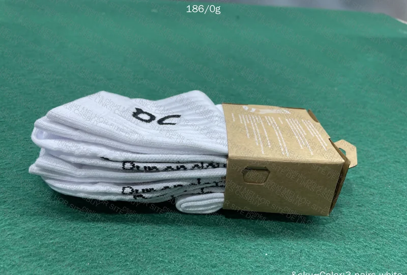 ON 3 Pairs Socks