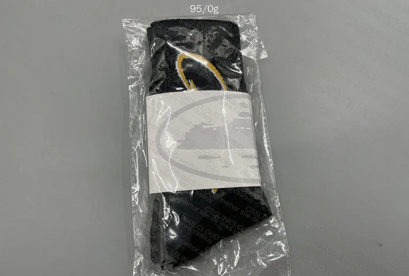 Corteiz Socks (White and Black) 6