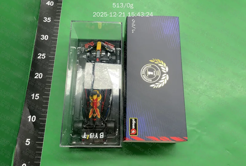 Miniatura Bburago Max Verstappen 1st drivers Champion 2023 1/24