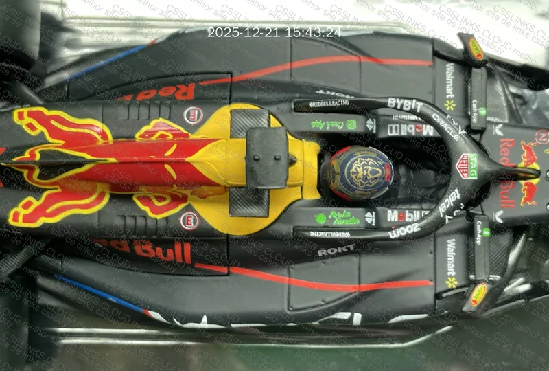 Miniatura Bburago Max Verstappen 1st drivers Champion 2023 1/24 3