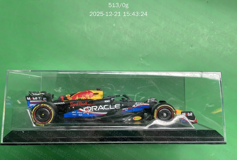 Miniatura Bburago Max Verstappen 1st drivers Champion 2023 1/24 4