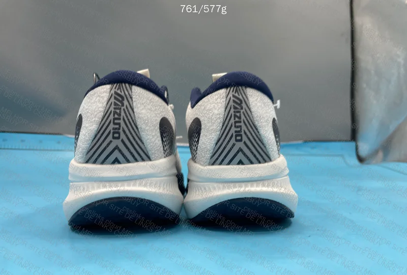 Mizuno Astro Plus 3
