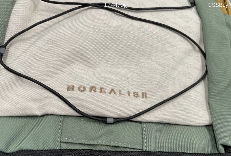 TNF 1.7kg Backpack 😳 3