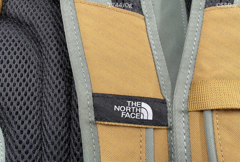 TNF 1.7kg Backpack 😳 5