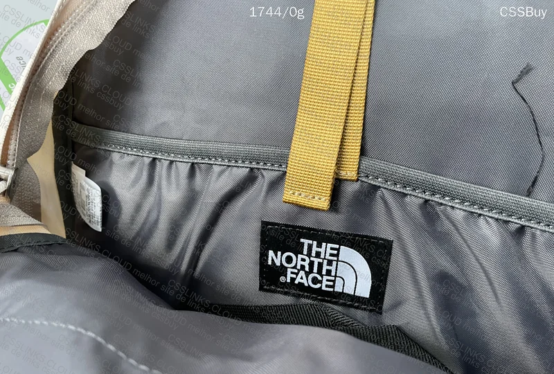 TNF 1.7kg Backpack 😳 6