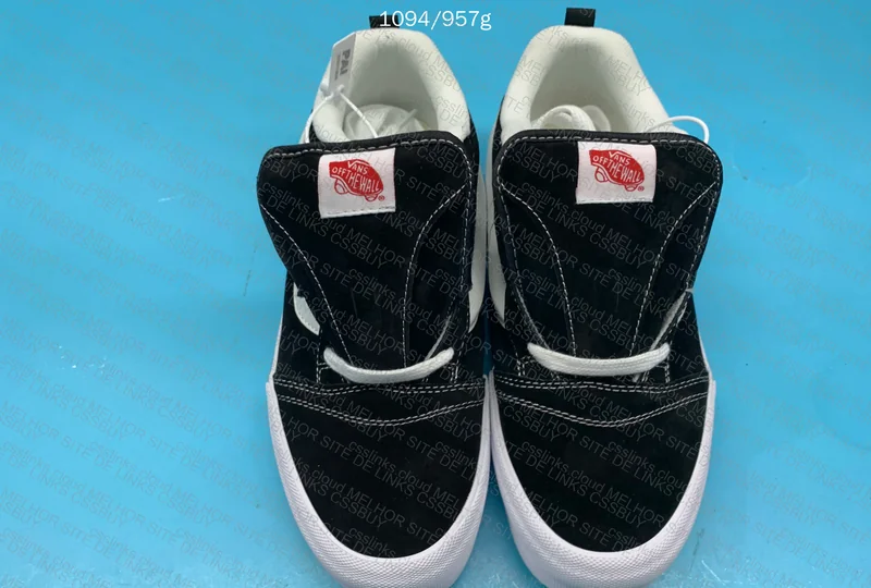 Model: Vans Knu, Black and White 10