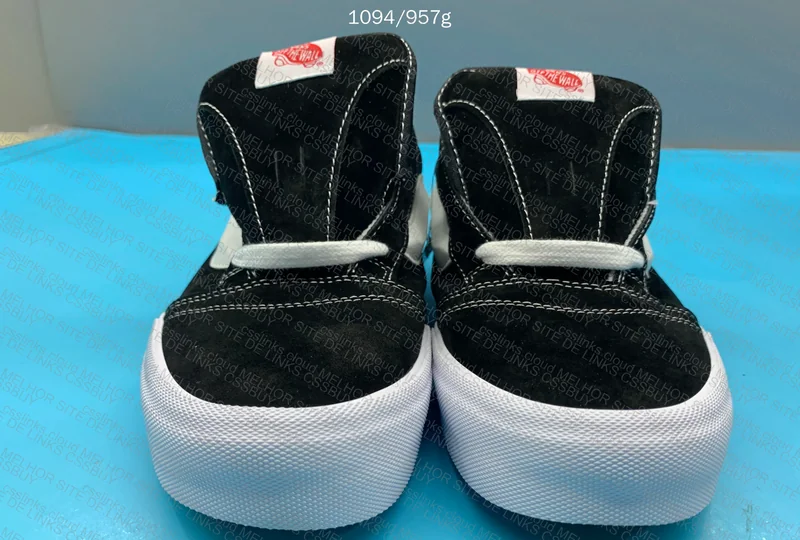 Model: Vans Knu, Black and White 3