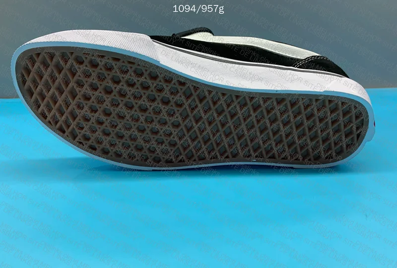 Model: Vans Knu, Black and White 5