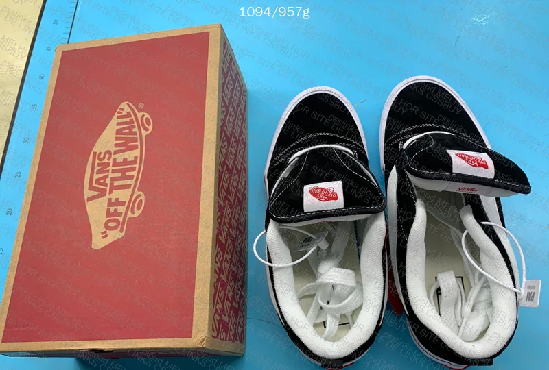 Model: Vans Knu, Black and White 6
