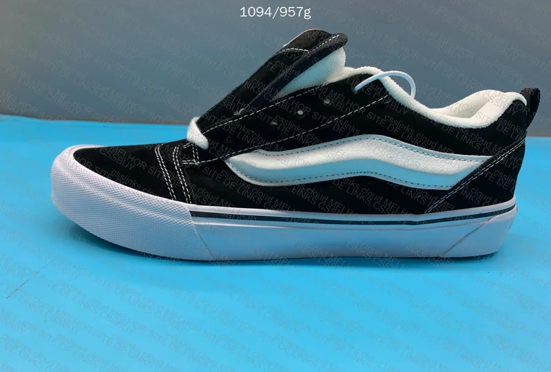 Model: Vans Knu, Black and White 8