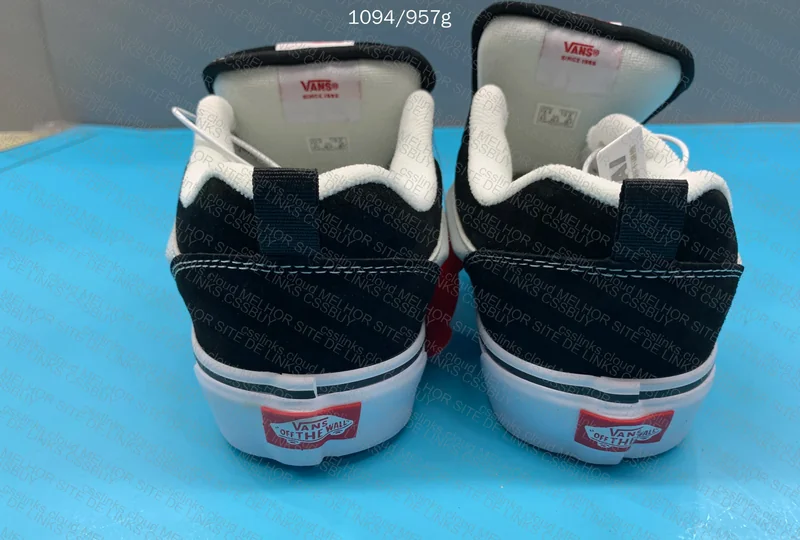 Model: Vans Knu, Black and White 9