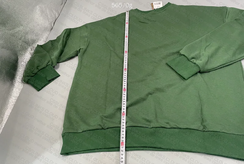 Carhartt Crewneck Sweatshirt (with measurements)