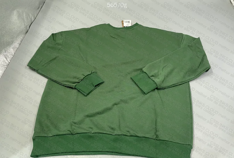 Carhartt Crewneck Sweatshirt (with measurements) 2