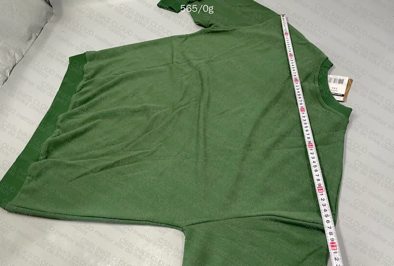 Carhartt Crewneck Sweatshirt (with measurements) 5