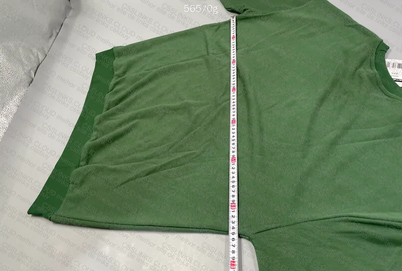 Carhartt Crewneck Sweatshirt (with measurements) 6
