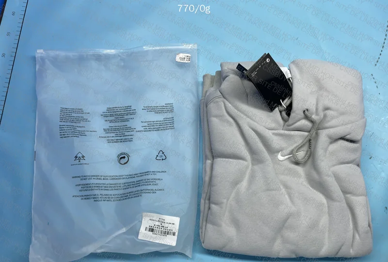 Nike Hoodie - Mini Swoosh 2