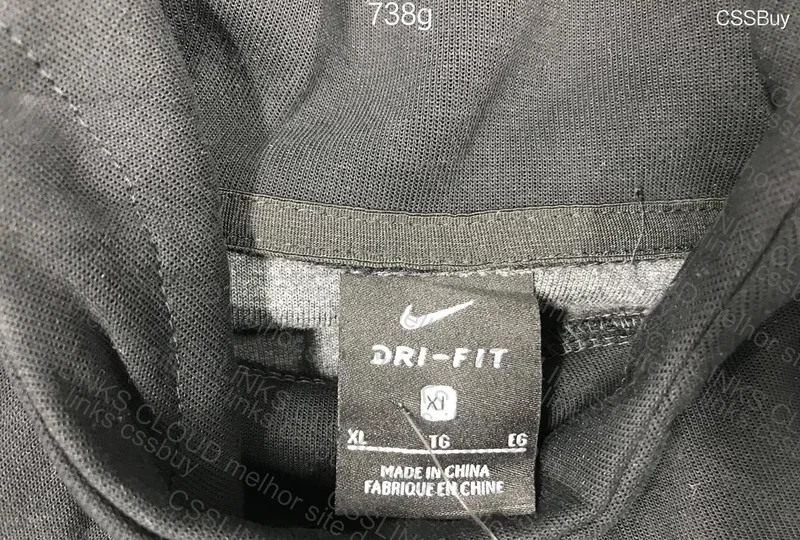 Nike Therma Hoodie 4