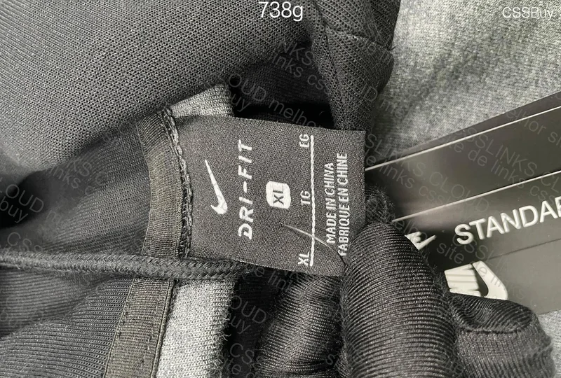 Nike Therma Hoodie 8