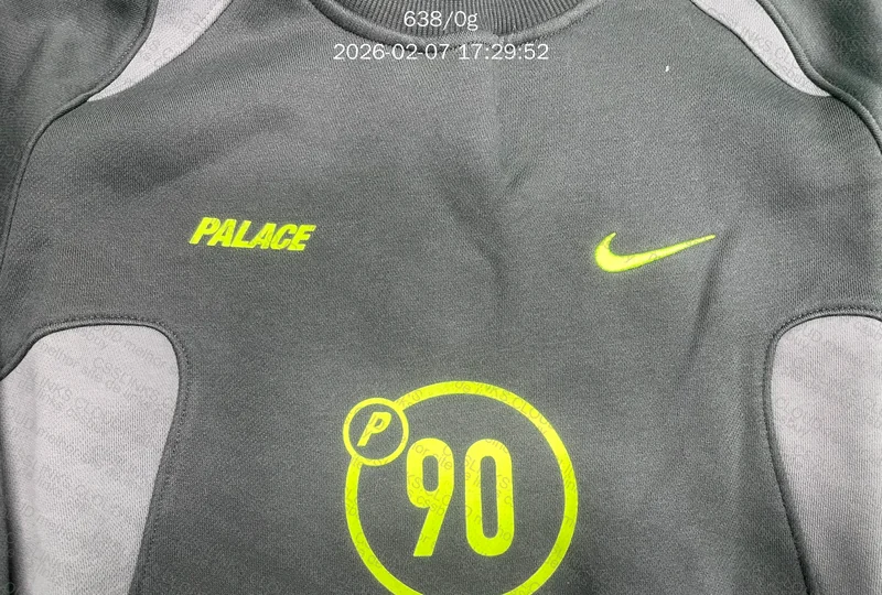 Moletom Palace x Nike Total 90 10
