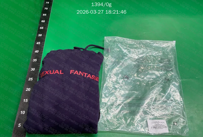 Moletom Sexual Fantasies Vetements
