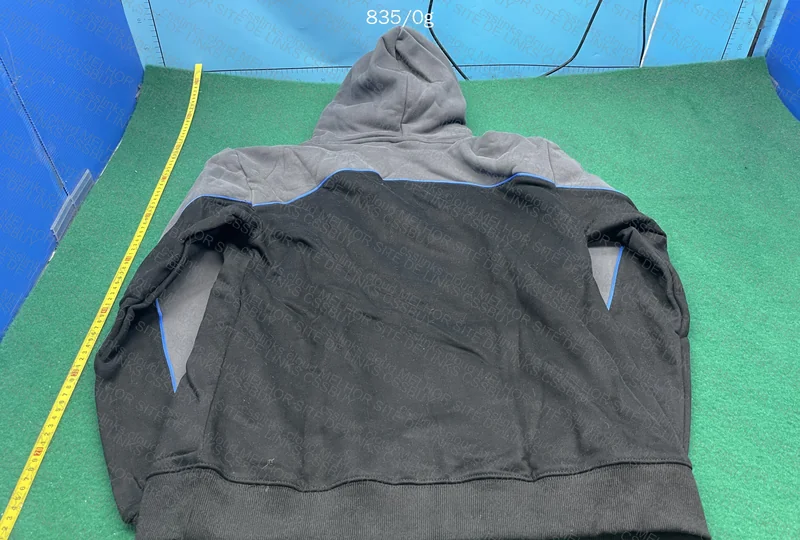 World Syna Hoodie 2