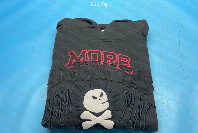 Moletons Broken Planet “More Darkness” e “Beyond The Limits”