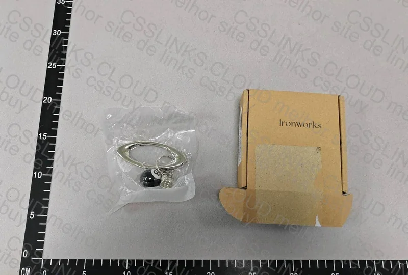 Oakley Carabiner 3