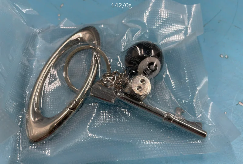 Oakley Carabiner 4