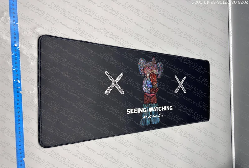 MOUSEPAD KAWS 2