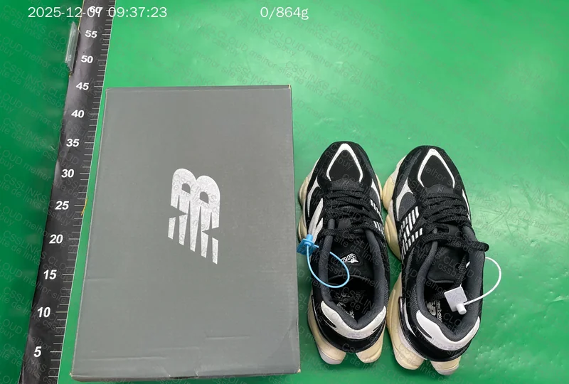 (NB) New Balance 9060 Black 3