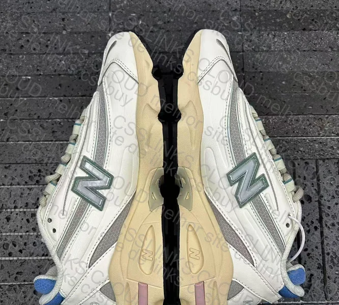 New Balance 1000 Angora Moonrock 7