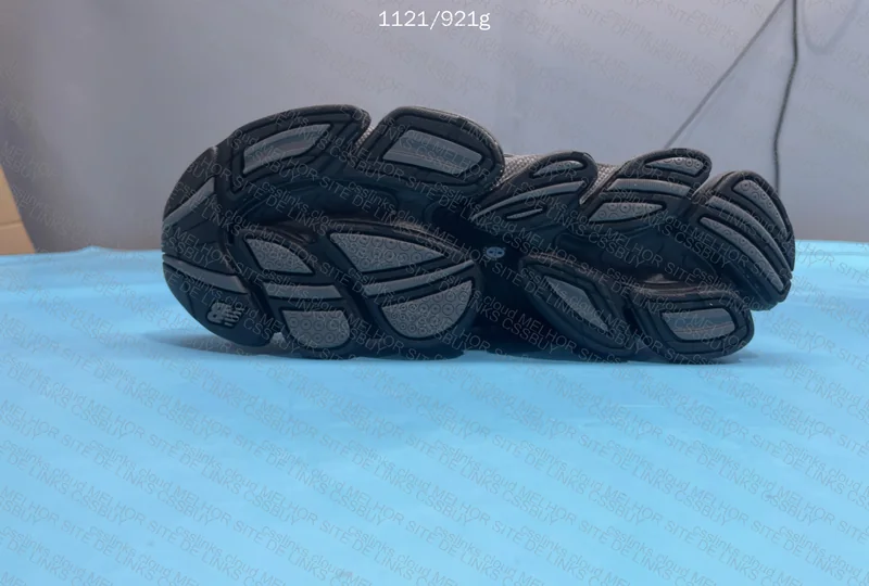 New Balance 2000 Black 8
