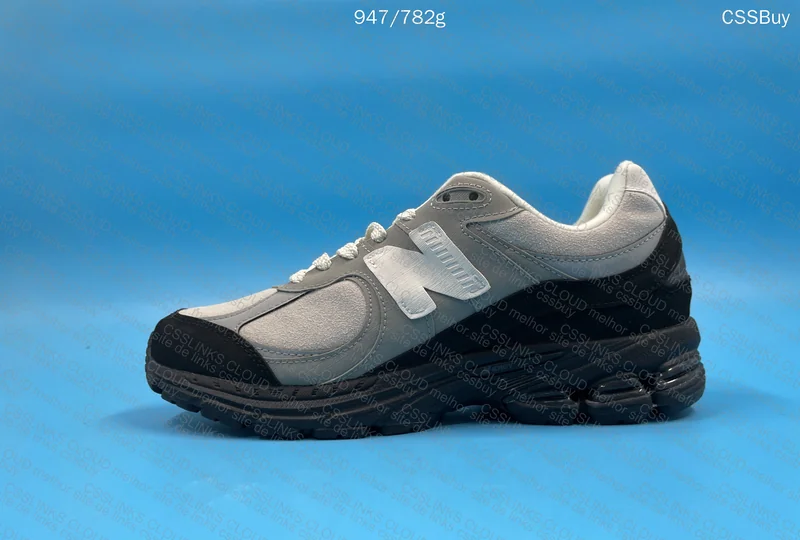 New Balance 2002 3