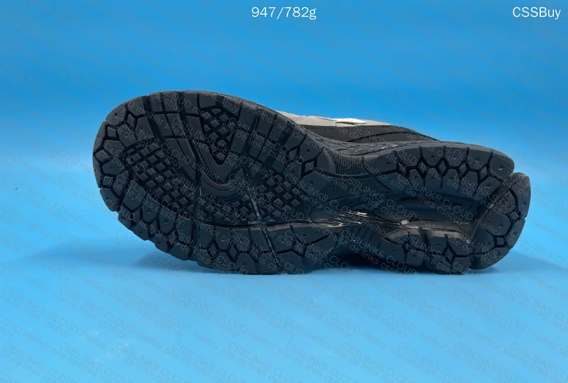 New Balance 2002 4
