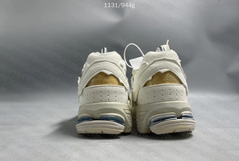 New Balance 2002 4