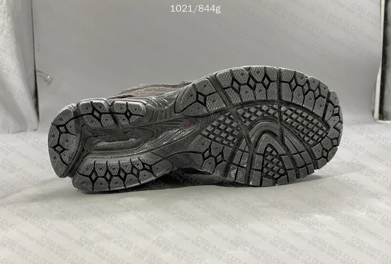 New Balance 2002 5