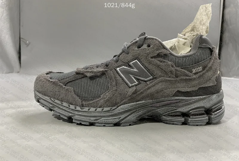 New Balance 2002 7