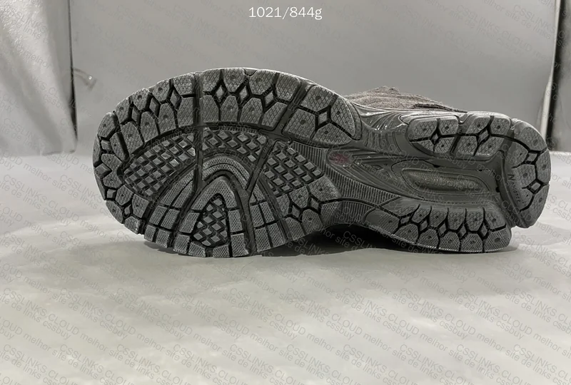 New Balance 2002 8