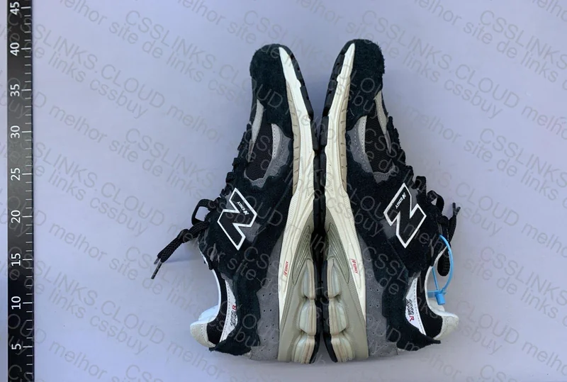 New Balance 2002 5