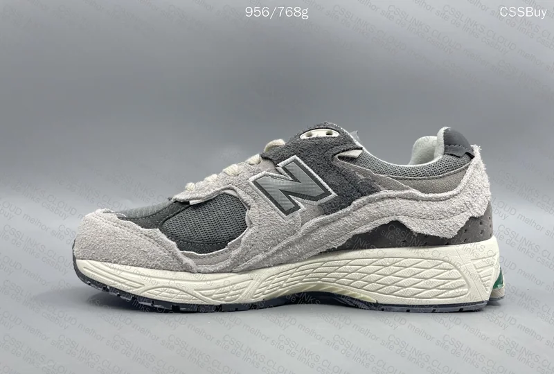 New Balance 2002R 5