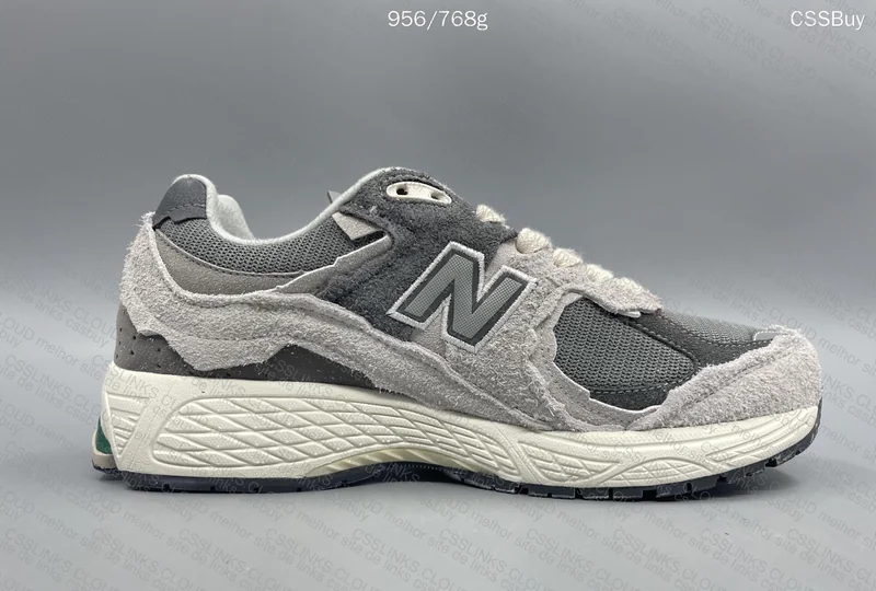 New Balance 2002R 8
