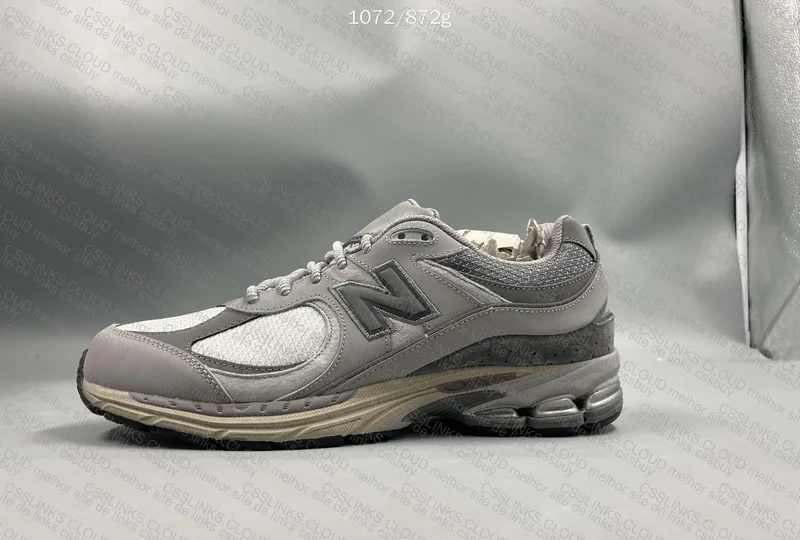 new balance 2002r 8