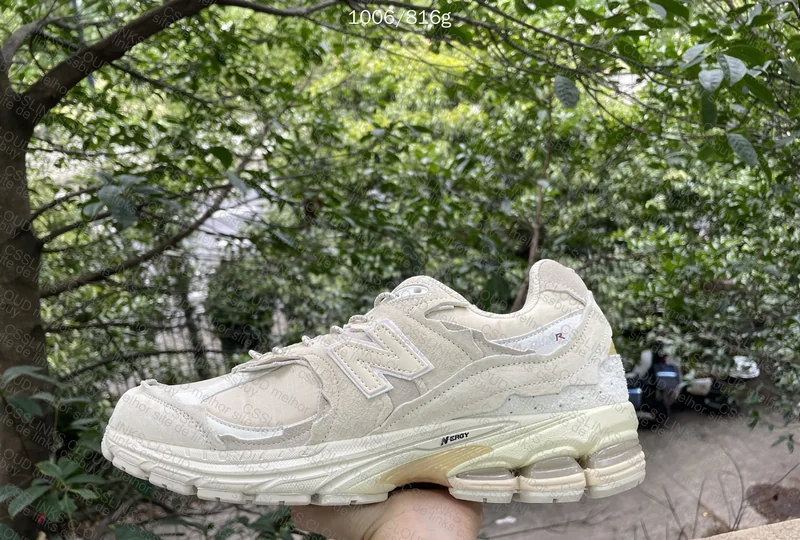 New Balance 2002R 6